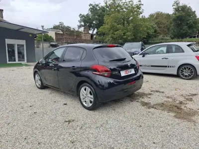 Peugeot 208 2017 - 8900 EUR, 191000 km - AUTO.MOTO.pt - 191000km - foto 8 de 36