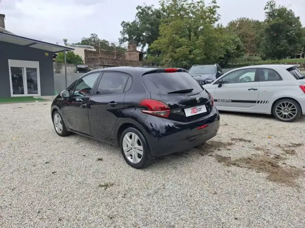 Peugeot 208 2017 - 8900 EUR, 191000 km - AUTO.MOTO.pt - 191000km - foto 8 de 36