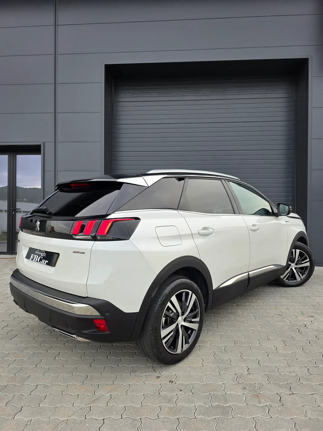 Peugeot 3008 2018 - 22290 EUR, 95000 km - AUTO.MOTO.pt - 95000km - foto 5 de 10