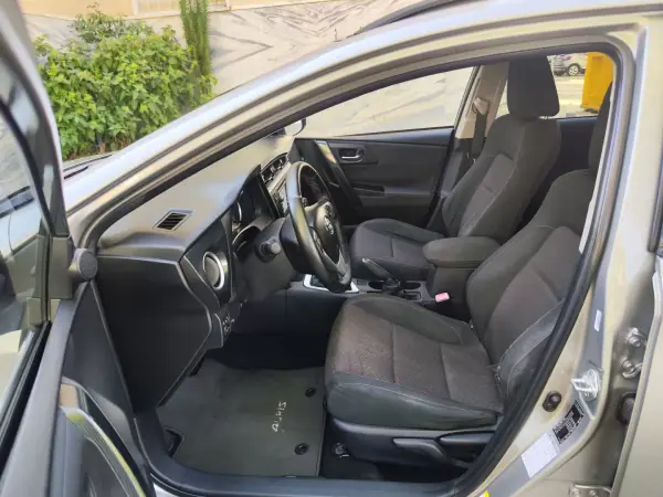Toyota Auris Touring Sports 2015 - 11480 EUR, 229000 km - AUTO.MOTO.pt - 229000km - foto 14 de 39