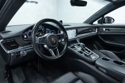 Porsche Panamera 2017 - 91950 EUR, 67458 km - AUTO.MOTO.pt - 67458km - foto 21 de 60
