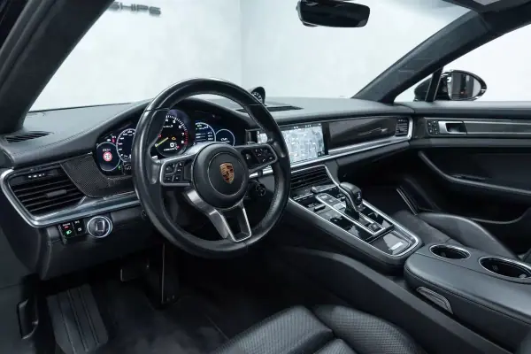 Porsche Panamera 2017 - 91950 EUR, 67458 km - AUTO.MOTO.pt - 67458km - foto 21 de 60
