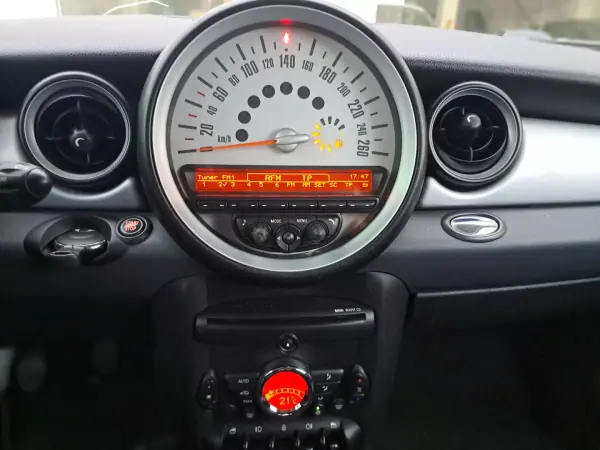 MINI One 2011 - 9200 EUR, 152000 km - AUTO.MOTO.pt - 152000km - foto 3 de 5