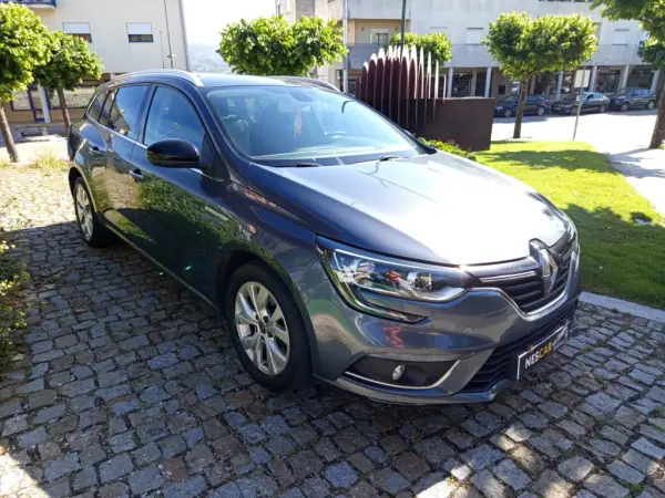 Renault Mégane Sport Tourer 2018 - 14990 EUR, 170135 km - AUTO.MOTO.pt - 170135km - foto 3 de 10