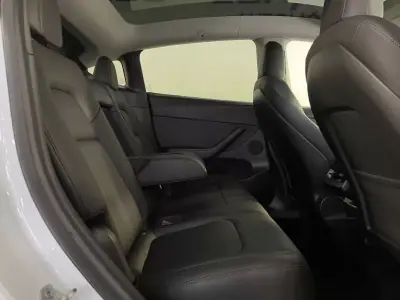 Tesla Model Y 2022 - 38750 EUR, 44000 km - AUTO.MOTO.pt - 44000km - foto 18 de 42