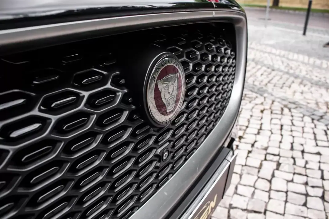 Jaguar I-Pace 2018 - 22990 EUR, 116299 km - AUTO.MOTO.pt - 116299km - foto 9 de 43