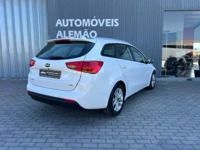 Kia Ceed SW 2018 - 10950 EUR, 79800 km - AUTO.MOTO.pt - 79800km - foto 6 de 16