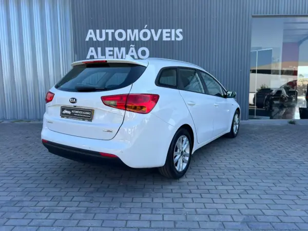 Kia Ceed SW 2018 - 10950 EUR, 79800 km - AUTO.MOTO.pt - 79800km - foto 6 de 16