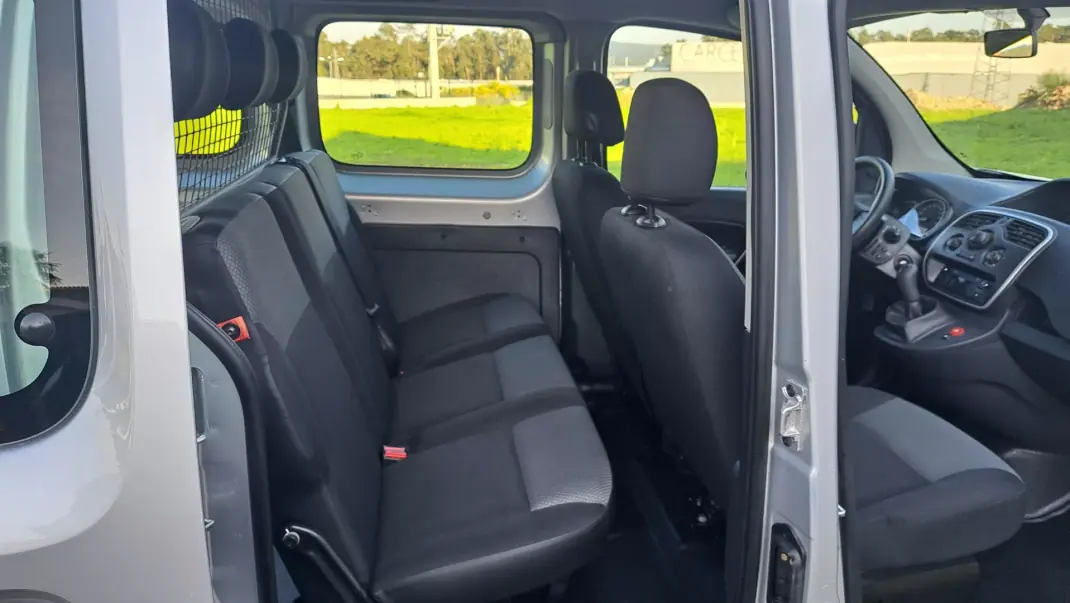 Renault 2019 - 19900 EUR, 100835 km - AUTO.MOTO.pt - 100835km - foto 14 de 28