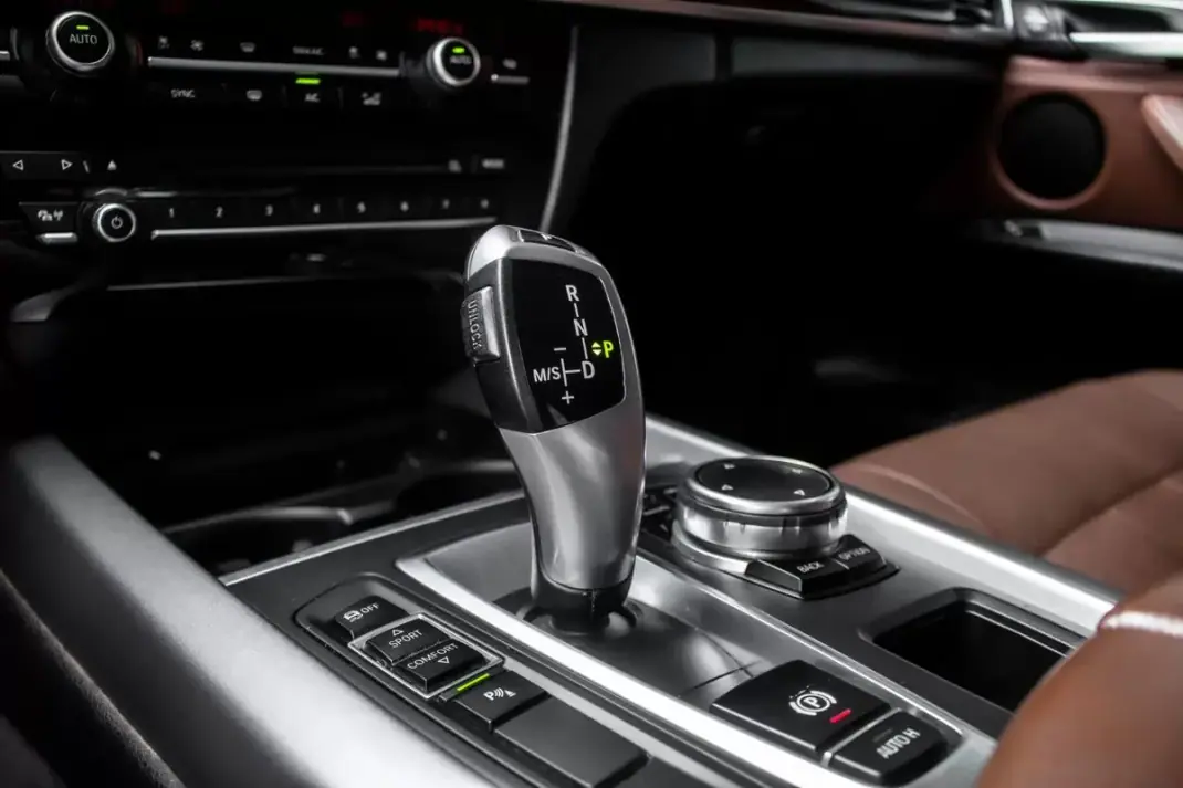 BMW X5 2015 - 27900 EUR, 170106 km - AUTO.MOTO.pt - 170106km - foto 21 de 44