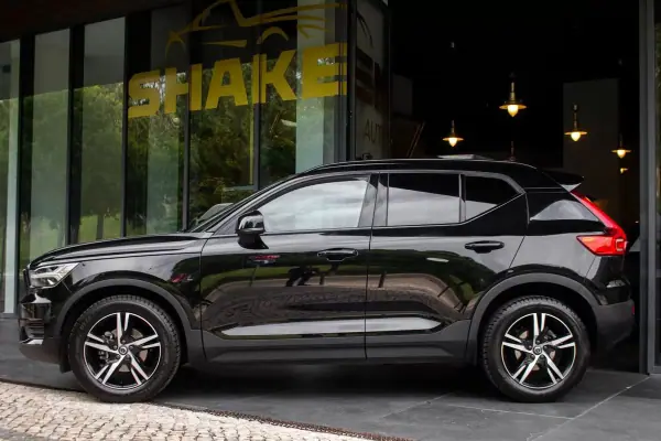 Volvo XC 40 2022 - 25750 EUR, 65156 km - AUTO.MOTO.pt - 65156km - foto 2 de 35