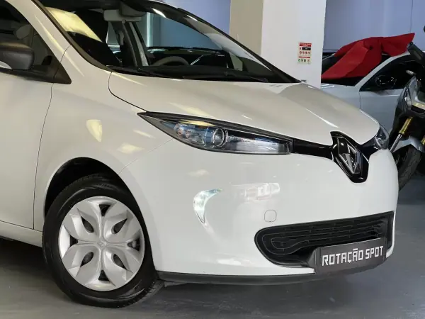 Renault Zoe 2018 - 10990 EUR, 130000 km - AUTO.MOTO.pt - 130000km - foto 23 de 36