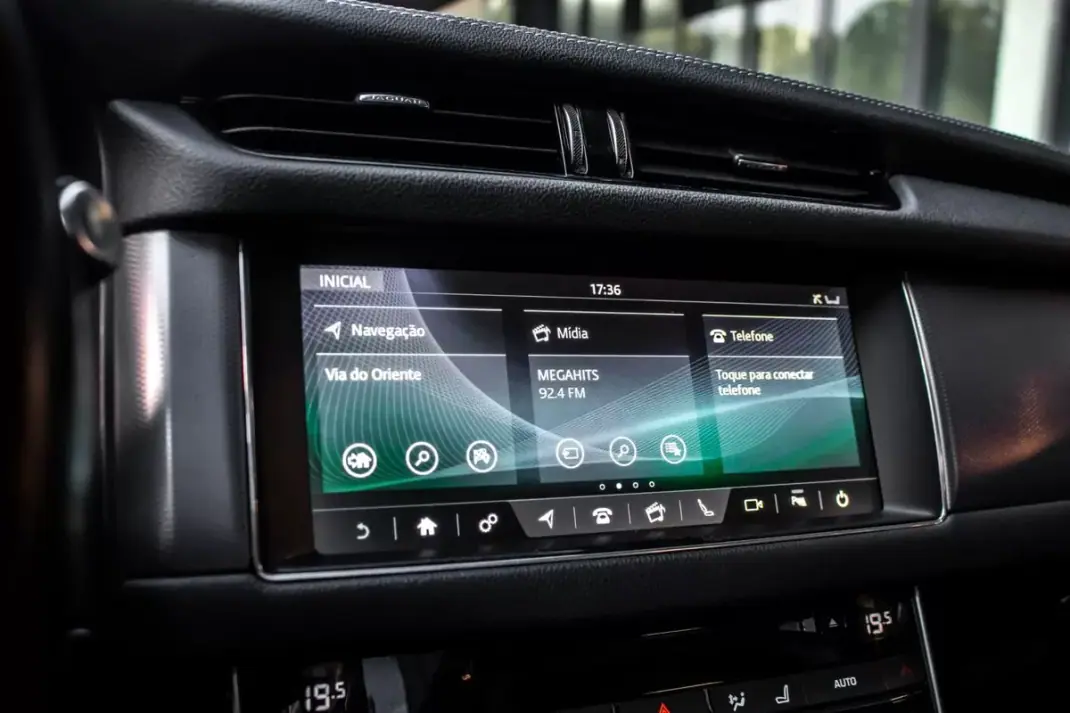Jaguar XF Sportbrake 2019 - 23990 EUR, 147458 km - AUTO.MOTO.pt - 147458km - foto 38 de 45