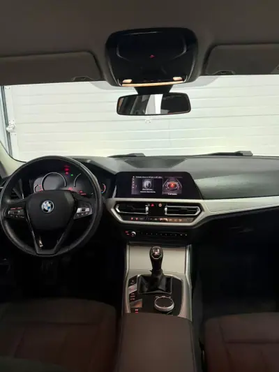 BMW 318 2020 - 26900 EUR, 110000 km - AUTO.MOTO.pt - 110000km - foto 6 de 11