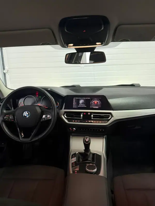 BMW 318 2020 - 26900 EUR, 110000 km - AUTO.MOTO.pt - 110000km - foto 6 de 11