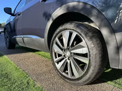 Peugeot 5008 2018 - 14900 EUR, 220000 km - AUTO.MOTO.pt - 220000km - foto 21 de 60