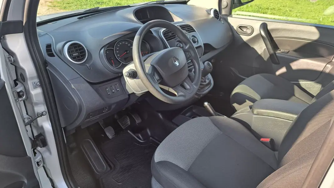 Renault 2019 - 19900 EUR, 100835 km - AUTO.MOTO.pt - 100835km - foto 15 de 28