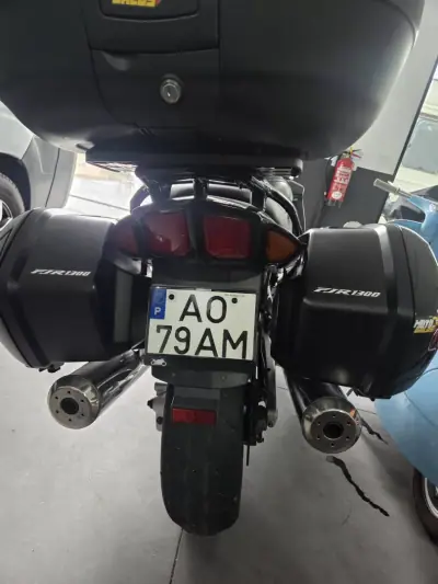 Yamaha FJR 1300ES 2006 - 4500 EUR, 1 km - AUTO.MOTO.pt - 1km - foto 4 de 6