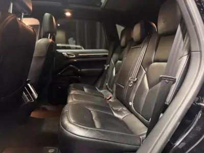 Porsche Cayenne 2017 - 42990 EUR, 155600 km - AUTO.MOTO.pt - 155600km - foto 27 de 31