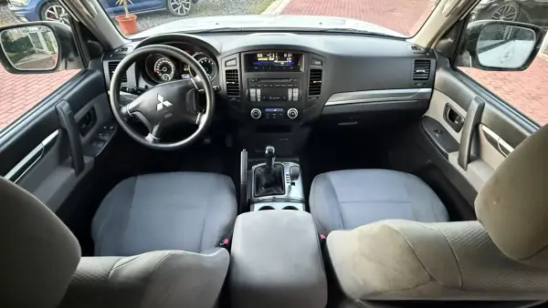 Mitsubishi Pajero 2010 - 29990 EUR, 215000 km - AUTO.MOTO.pt - 215000km - foto 26 de 38