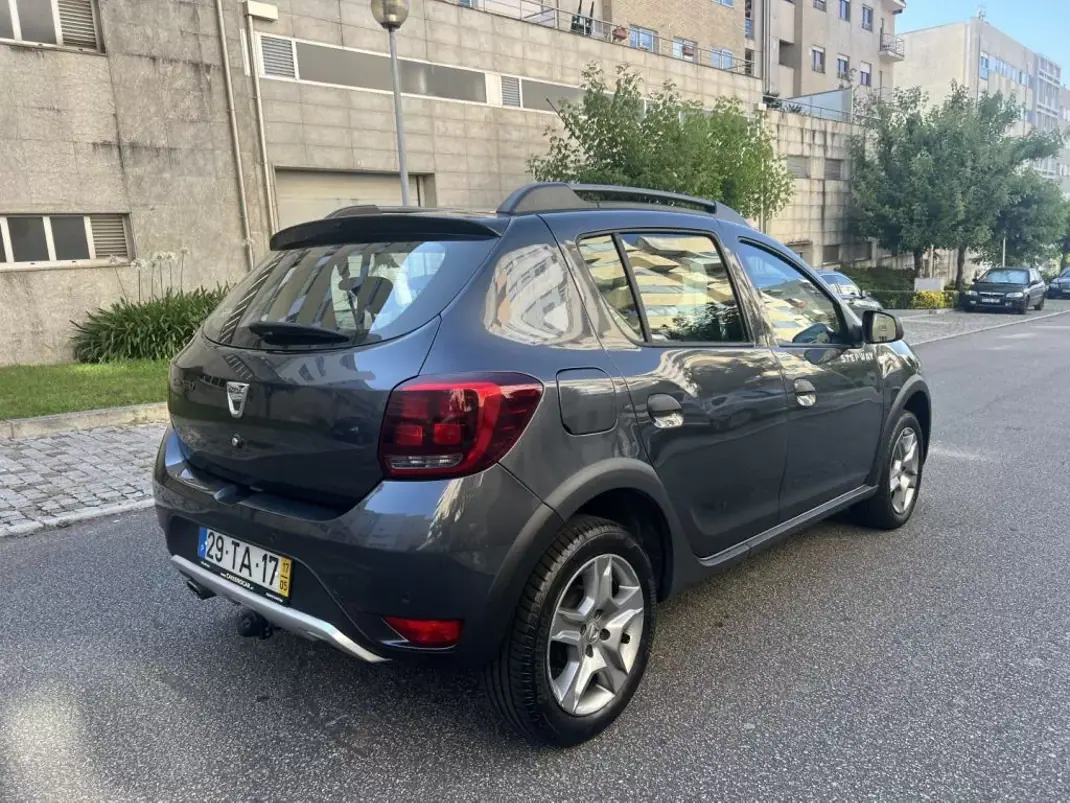 Dacia Sandero 2017 - 10950 EUR, 158000 km - AUTO.MOTO.pt - 158000km - foto 4 de 15