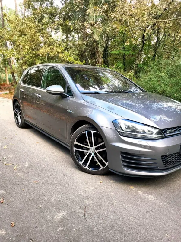 Volkswagen Golf 2015 - 16990 EUR, 218000 km - AUTO.MOTO.pt - 218000km - foto 5 de 25