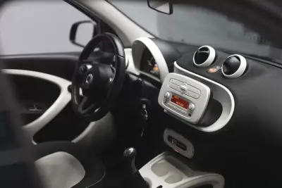 Smart ForFour 2015 - 9500 EUR, 155670 km - AUTO.MOTO.pt - 155670km - foto 15 de 36