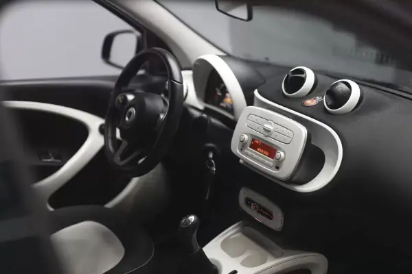 Smart ForFour 2015 - 9500 EUR, 155670 km - AUTO.MOTO.pt - 155670km - foto 15 de 36