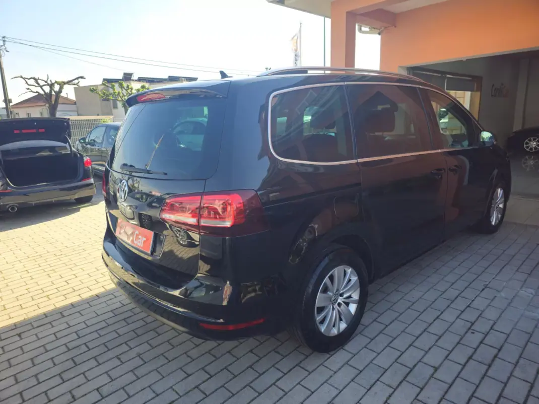 Volkswagen Sharan 2016 - 21500 EUR, 111800 km - AUTO.MOTO.pt - 111800km - foto 4 de 15