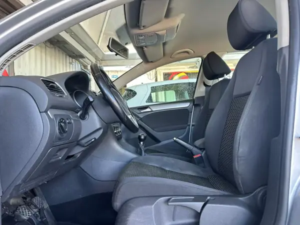 Volkswagen Golf 2009 - 10900 EUR, 161468 km - AUTO.MOTO.pt - 161468km - foto 12 de 25