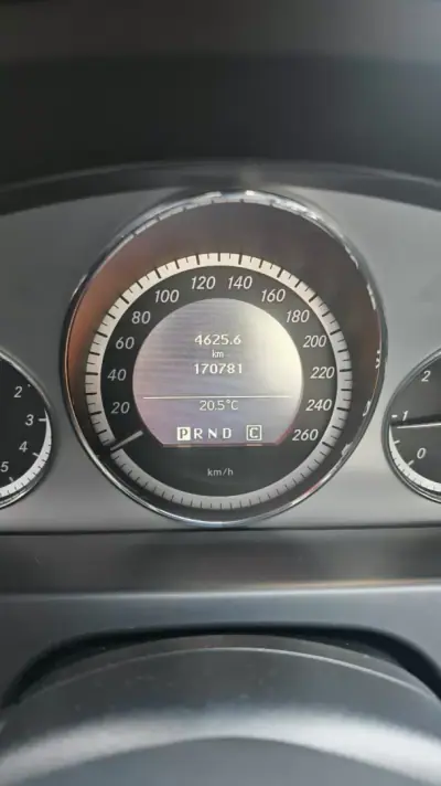 Mercedes-Benz E 250 2010 - 18850 EUR, 170781 km - AUTO.MOTO.pt - 170781km - foto 8 de 17