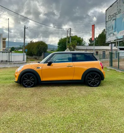 MINI Cooper 2014 - 12900 EUR, 215000 km - AUTO.MOTO.pt - 215000km - foto 3 de 18