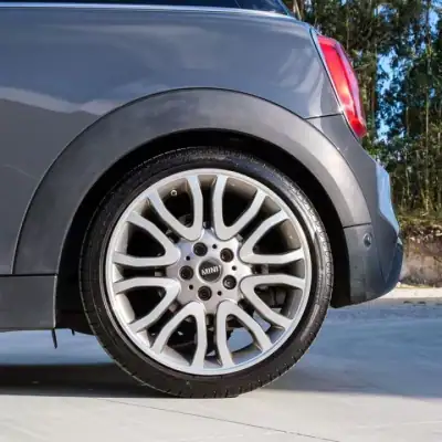 MINI Cooper 2015 - 19999 EUR, 172000 km - AUTO.MOTO.pt - 172000km - foto 23 de 24