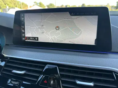 BMW M550d 2017 - 49900 EUR, 150000 km - AUTO.MOTO.pt - 150000km - foto 34 de 54
