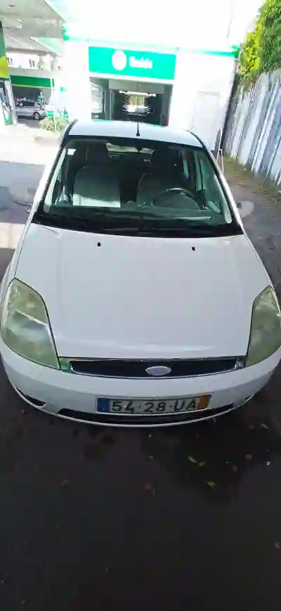 Ford Fiesta 2002 - 2000 EUR, 200 km - AUTO.MOTO.pt - 200km - foto 3 de 9
