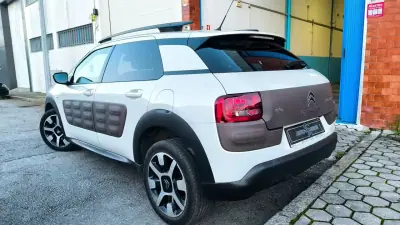 Citroën C4 Cactus 2014 - 11800 EUR, 141000 km - AUTO.MOTO.pt - 141000km - foto 16 de 18