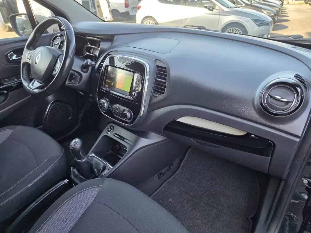 Renault Captur 2016 - 11990 EUR, 118000 km - AUTO.MOTO.pt - 118000km - foto 16 de 32