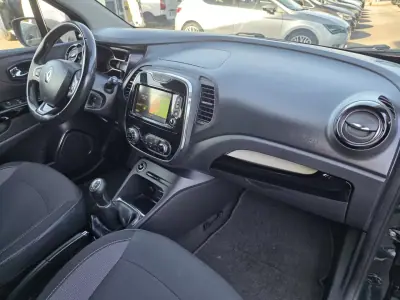 Renault Captur 2016 - 11990 EUR, 118000 km - AUTO.MOTO.pt - 118000km - foto 16 de 32