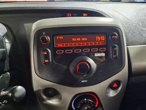 Citroën C1 2016 - 9990 EUR, 77286 km - AUTO.MOTO.pt - 77286km - foto 21 de 36