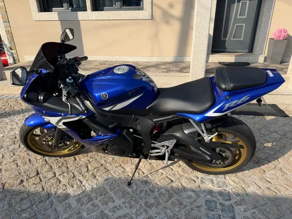 Yamaha YZF R6 2025 - 5500 EUR, 38000 km - AUTO.MOTO.pt - 38000km - foto 4 de 6