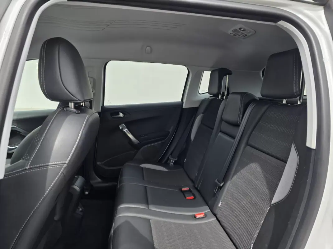 Peugeot 2008 2014 - 9750 EUR, 240000 km - AUTO.MOTO.pt - 240000km - foto 8 de 16