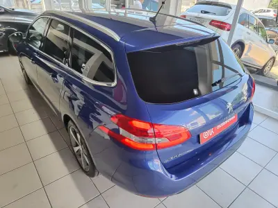 Peugeot 308 SW 2018 - 8950 EUR, 229000 km - AUTO.MOTO.pt - 229000km - foto 8 de 37
