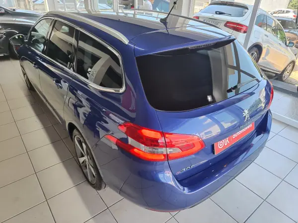 Peugeot 308 SW 2018 - 8950 EUR, 229000 km - AUTO.MOTO.pt - 229000km - foto 8 de 37