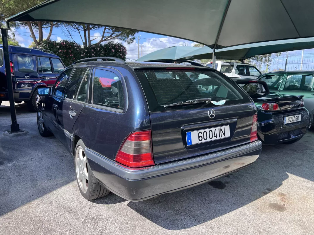 Mercedes-Benz C 180 1996 - 3500 EUR, 240000 km - AUTO.MOTO.pt - 240000km - foto 4 de 7