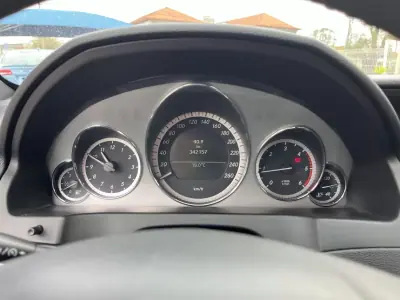 Mercedes-Benz E 250 2010 - 15950 EUR, 324000 km - AUTO.MOTO.pt - 324000km - foto 12 de 28
