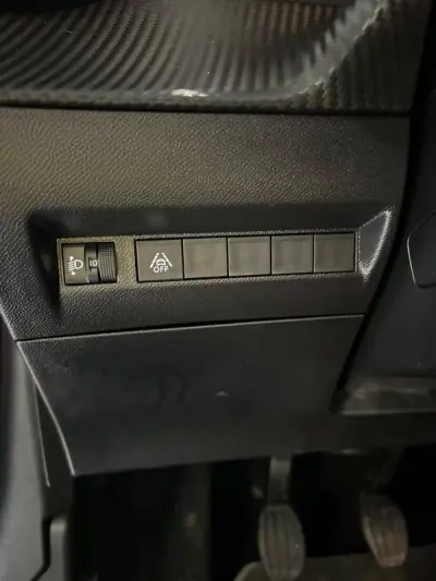 Peugeot 208 2020 - 11500 EUR, 162145 km - AUTO.MOTO.pt - 162145km - foto 34 de 35