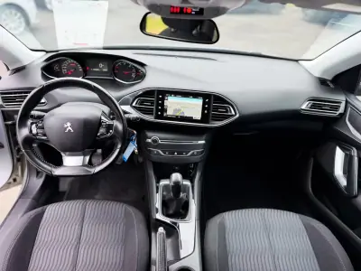 Peugeot 308 SW 2015 - 9750 EUR, 140800 km - AUTO.MOTO.pt - 140800km - foto 13 de 19