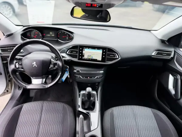 Peugeot 308 SW 2015 - 9750 EUR, 140800 km - AUTO.MOTO.pt - 140800km - foto 13 de 19