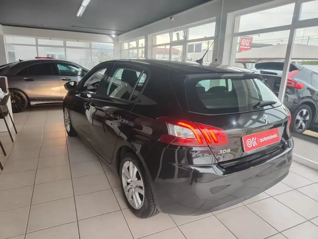 Peugeot 308 2014 - 9350 EUR, 207000 km - AUTO.MOTO.pt - 207000km - foto 7 de 34