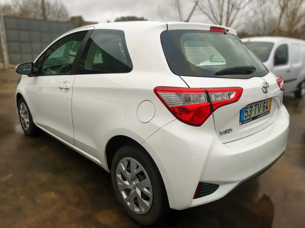 Toyota YARIS BIZZ (NLP 1.0 VVT-i 1.0) 2017 - 11000 EUR, 214000 km - AUTO.MOTO.pt - 214000km - foto 6 de 11